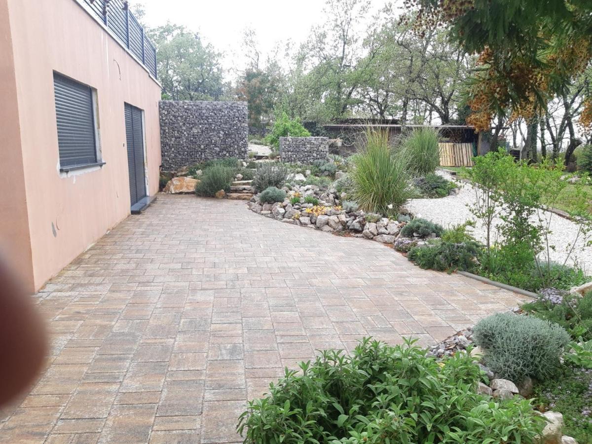Apartments Bijou With Big Private Garden Near Umag Vilanija Exterior photo