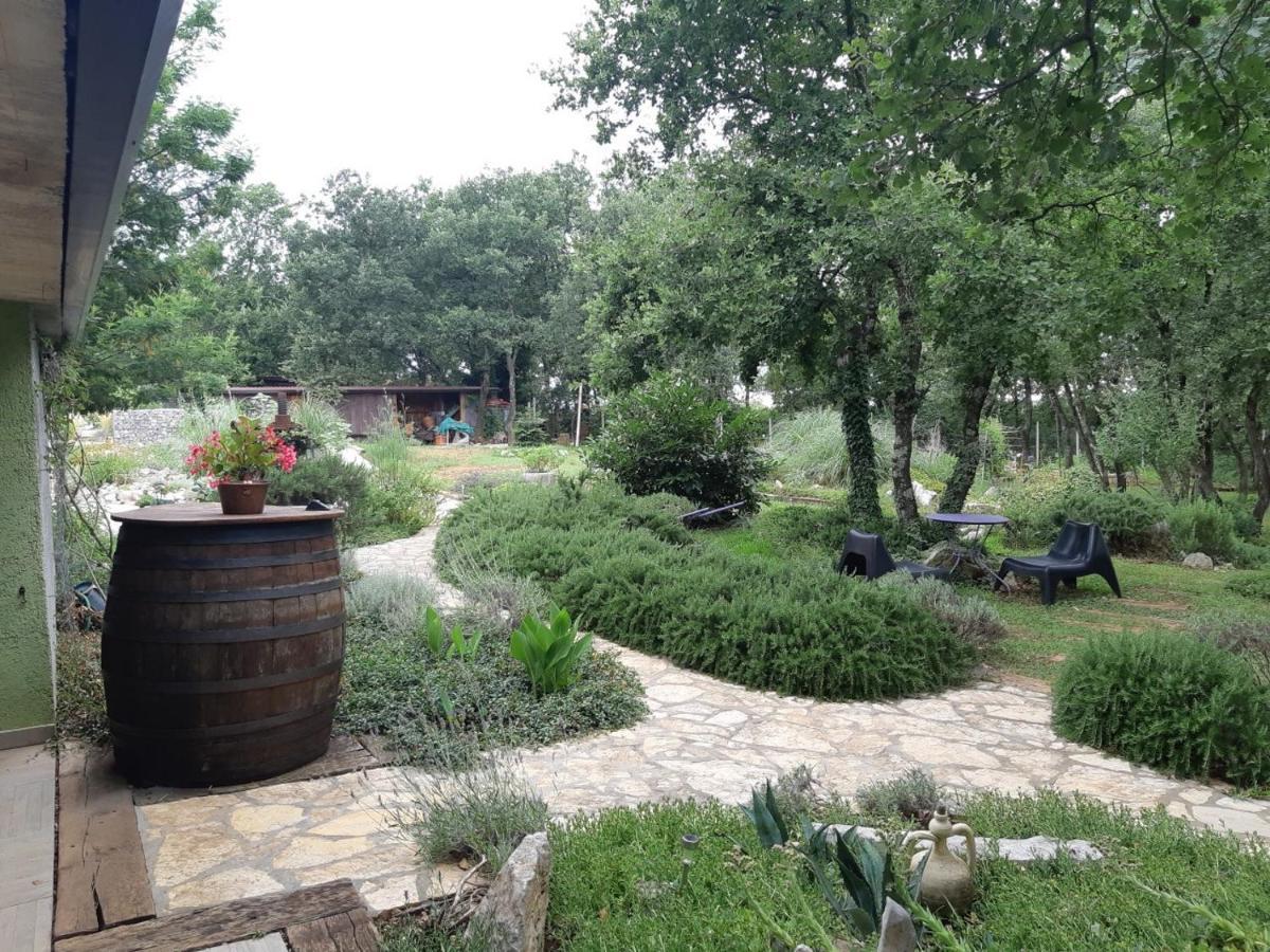 Apartments Bijou With Big Private Garden Near Umag Vilanija Exterior photo