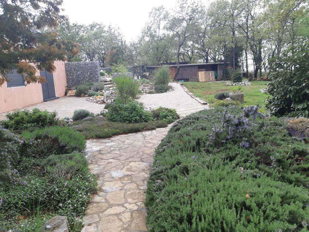 Apartments Bijou With Big Private Garden Near Umag Vilanija Exterior photo