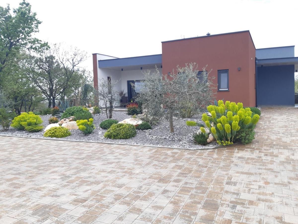 Apartments Bijou With Big Private Garden Near Umag Vilanija Exterior photo