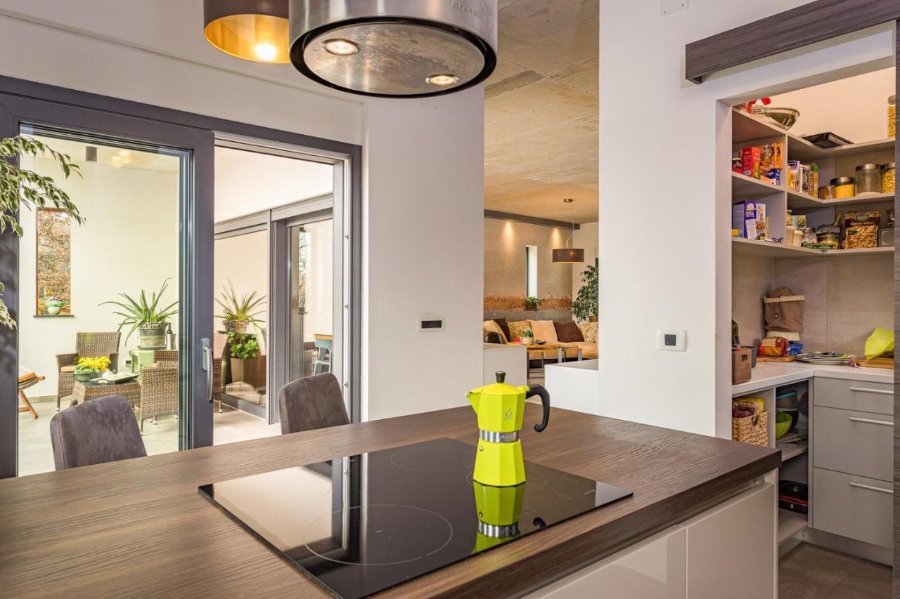 Apartments Bijou With Big Private Garden Near Umag Vilanija Exterior photo