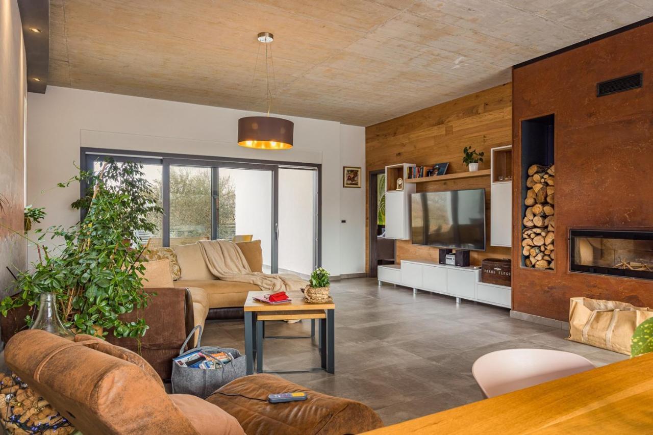 Apartments Bijou With Big Private Garden Near Umag Vilanija Exterior photo