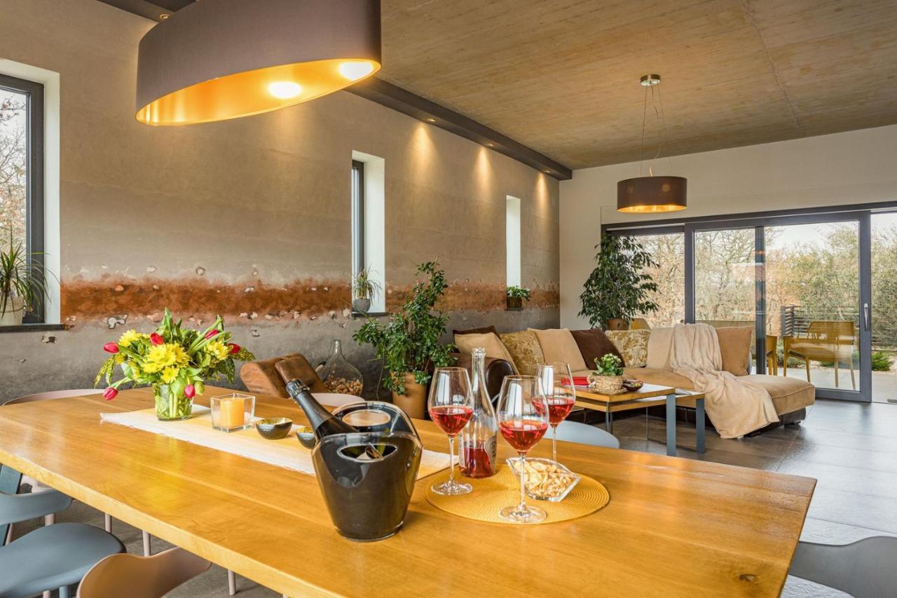 Apartments Bijou With Big Private Garden Near Umag Vilanija Exterior photo
