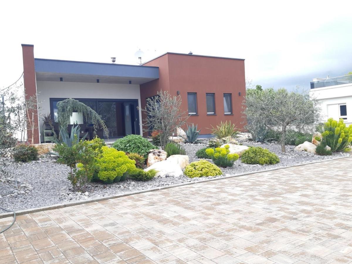 Apartments Bijou With Big Private Garden Near Umag Vilanija Exterior photo