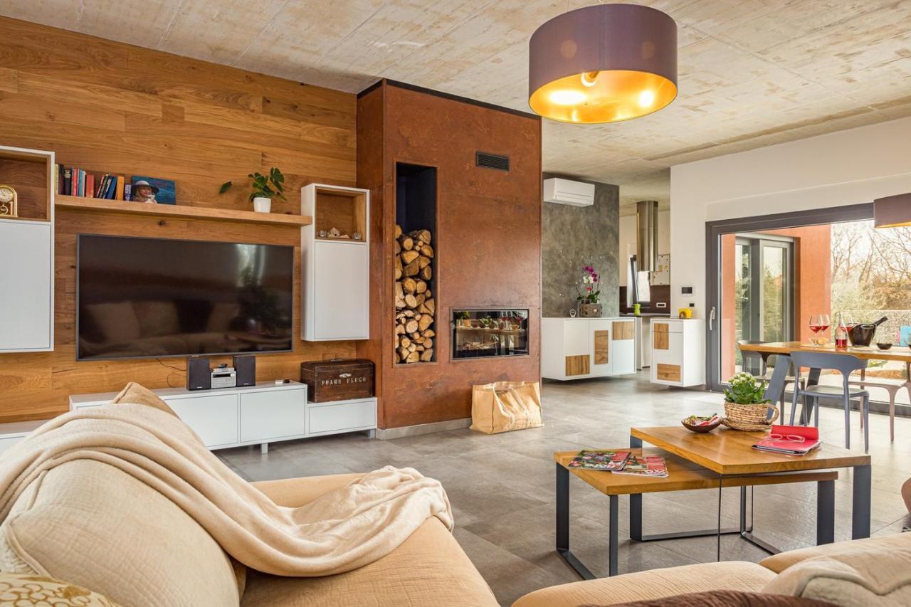 Apartments Bijou With Big Private Garden Near Umag Vilanija Exterior photo