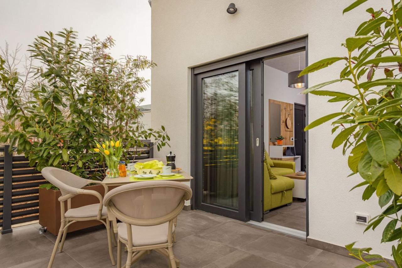Apartments Bijou With Big Private Garden Near Umag Vilanija Exterior photo