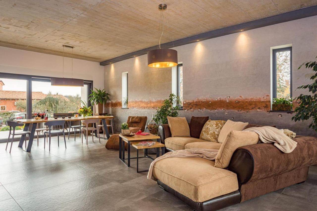 Apartments Bijou With Big Private Garden Near Umag Vilanija Exterior photo