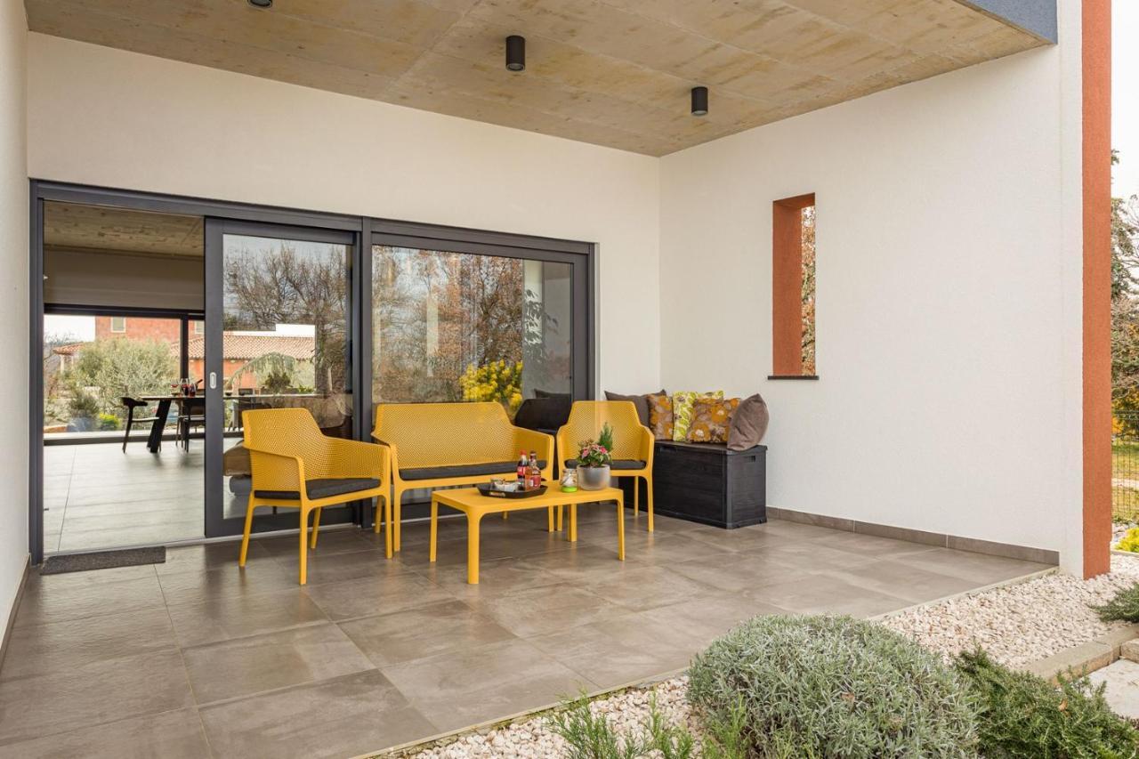 Apartments Bijou With Big Private Garden Near Umag Vilanija Exterior photo